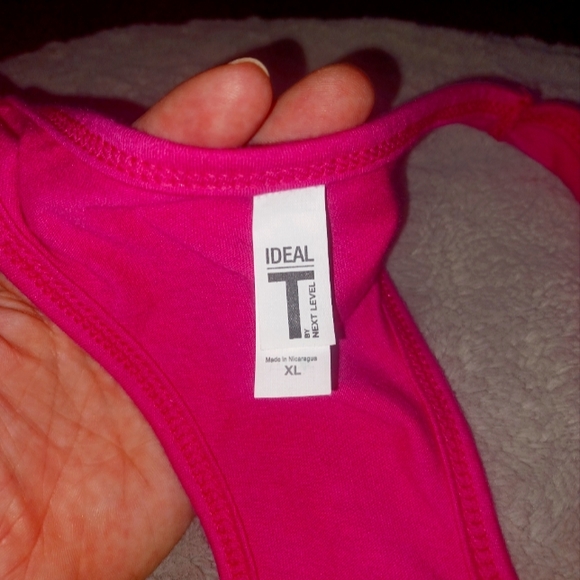 Bright pink "gloss boss" tank - Picture 2 of 3